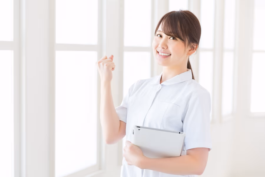 看護師でも副業する時代？副収入を得る人気の職業とその理由を調査